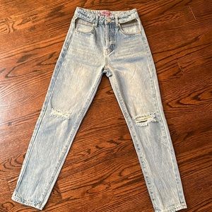 EDIKTED Pocketless Mom Jeans